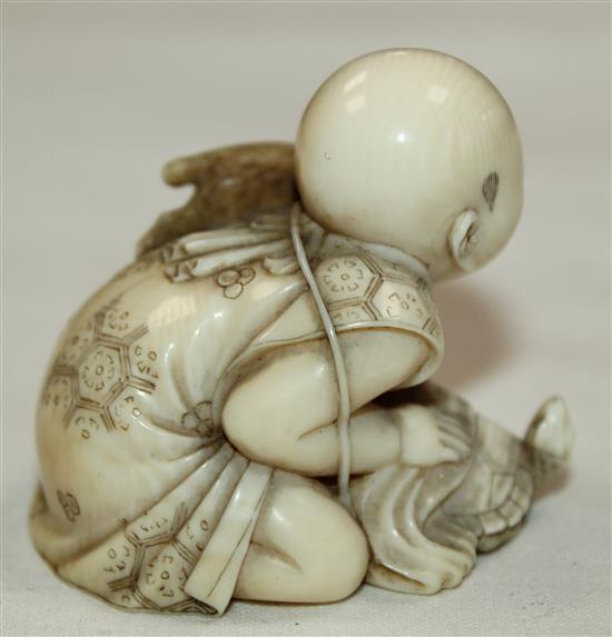 A good Japanese ivory netsuke, signed Seiko, Meiji period height 4cm